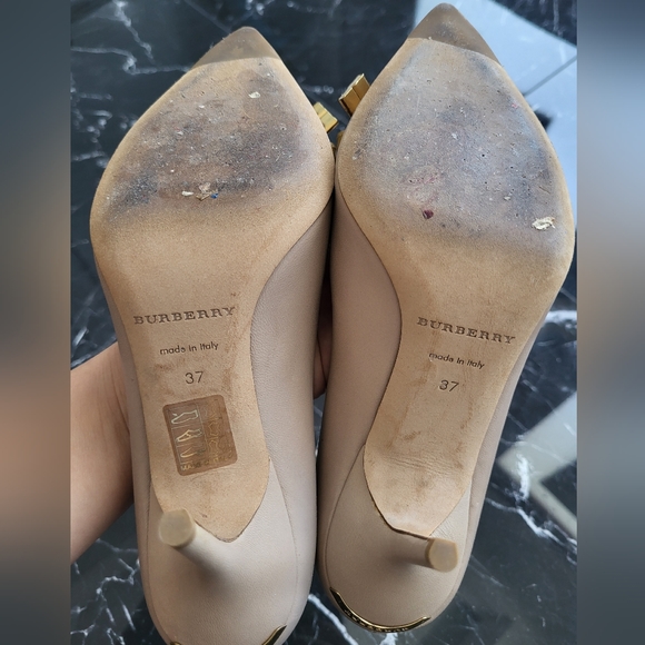 Burberry pointed toe pump size 7 - Picture 6 of 6